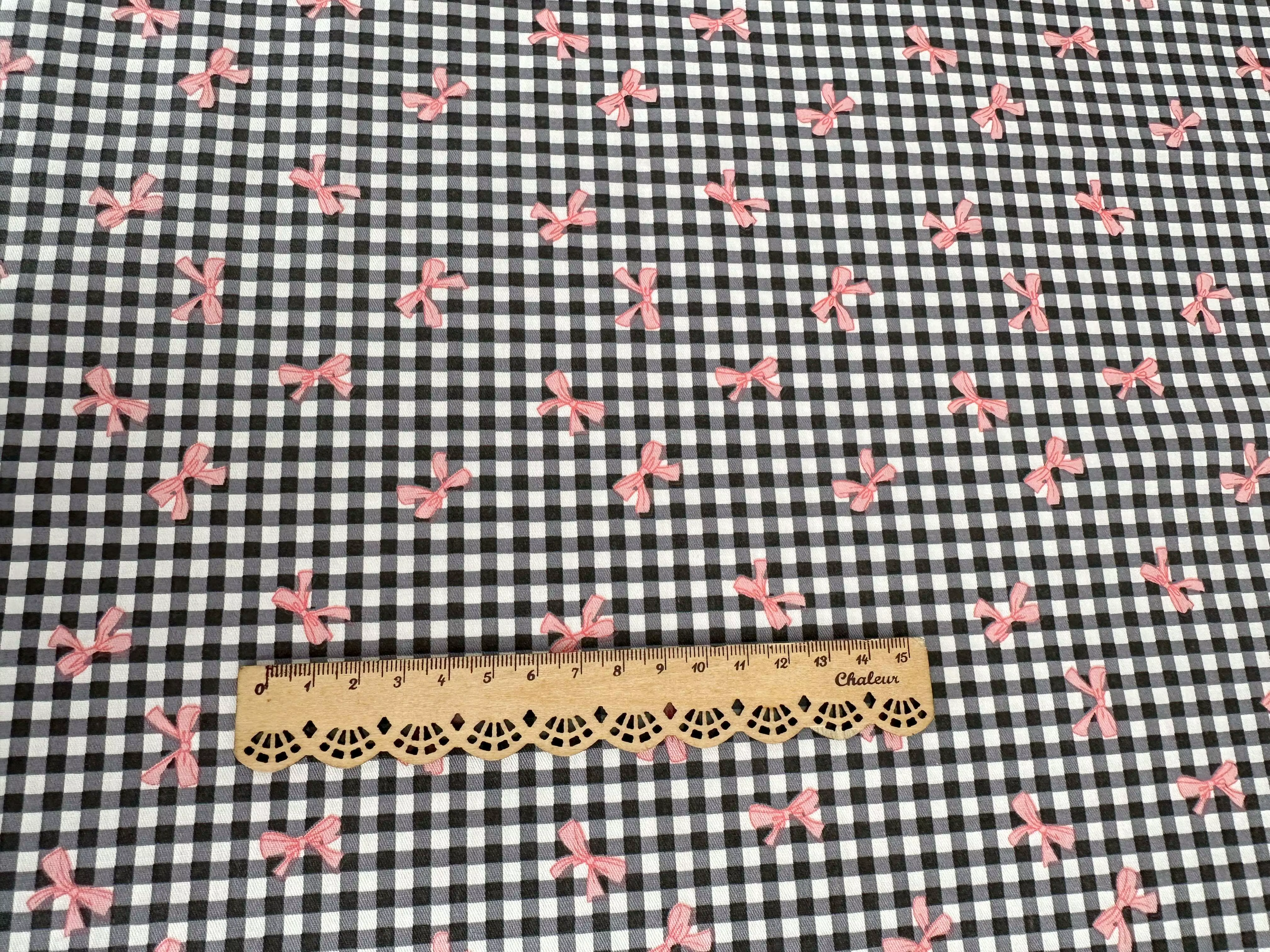 Tissu de décoration fait main avec imprimé nœud papillon, parfait pour les nappes et les draps, 160x