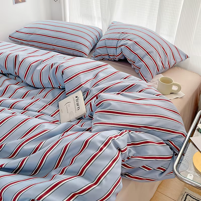 Ensemble de housse de couette rayée rouge et bleue simple, ensemble de draps trois-quatre pièces ave