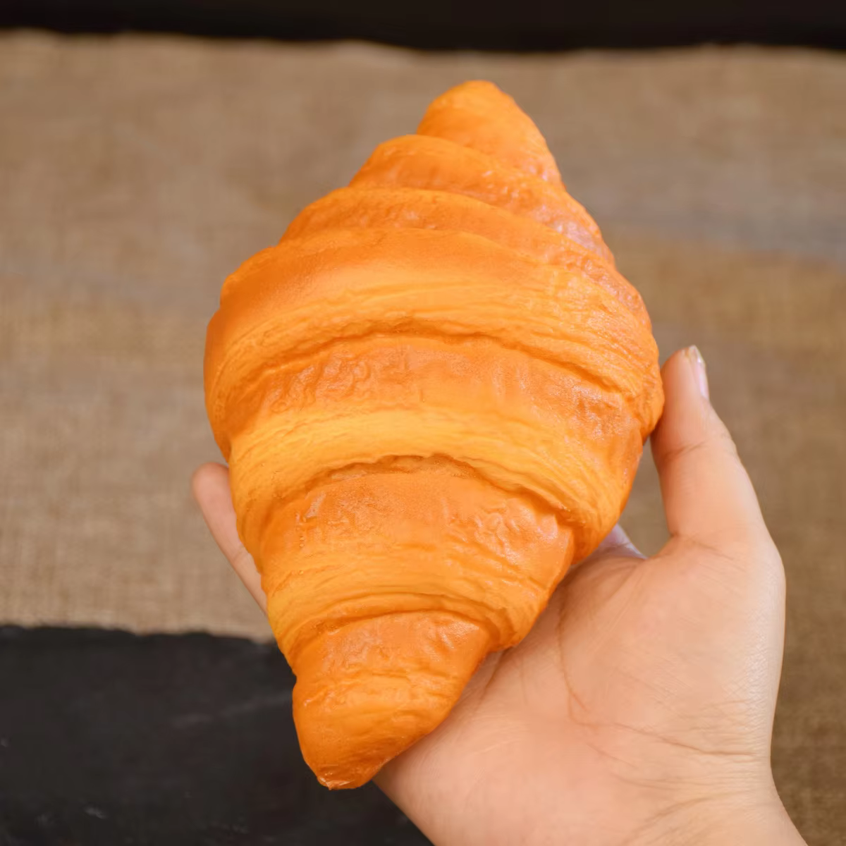 Croissant de crème de fruits réaliste en PU de 6.3 pouces, faux modèle de pâtisserie française pour 
