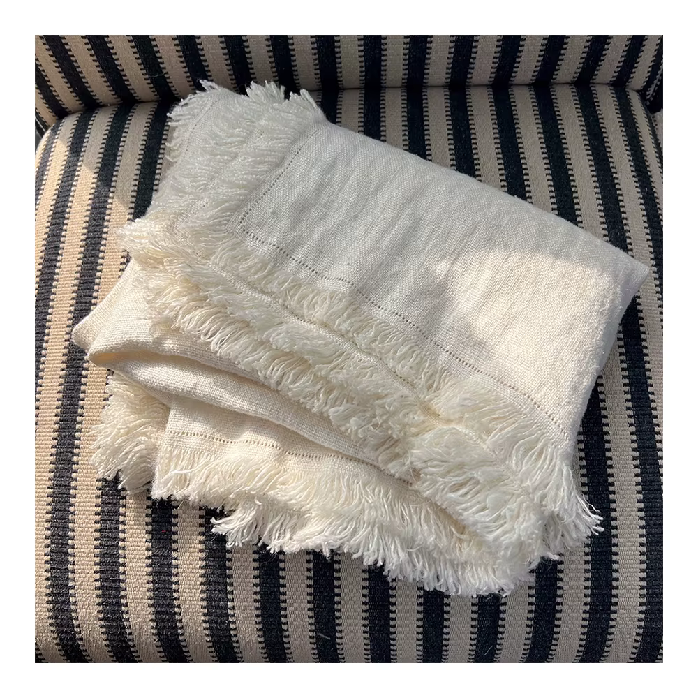 Couverture douce et luxueuse tissée avec le lin européen le plus fin en couleur craie