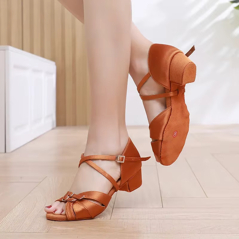 Chaussures de danse pour filles et femmes, chaussures de salon latin, chaussures de performance de d