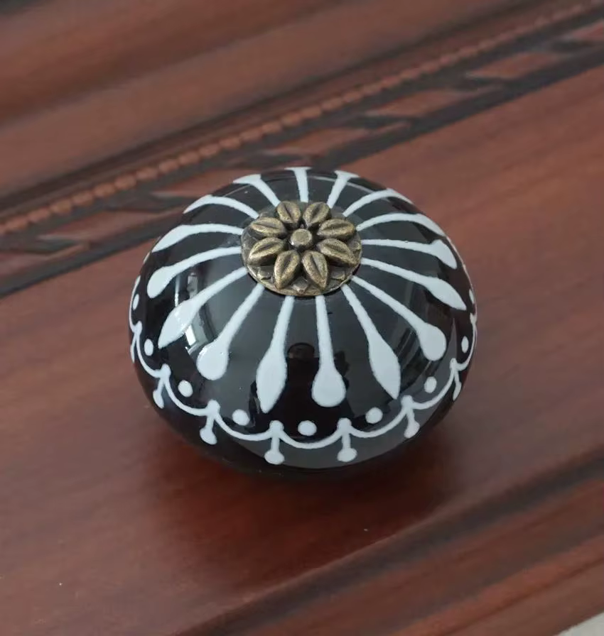 Boutons en céramique / Poignées de commode blanches et bleues / Poignées de meuble uniques pour cuis