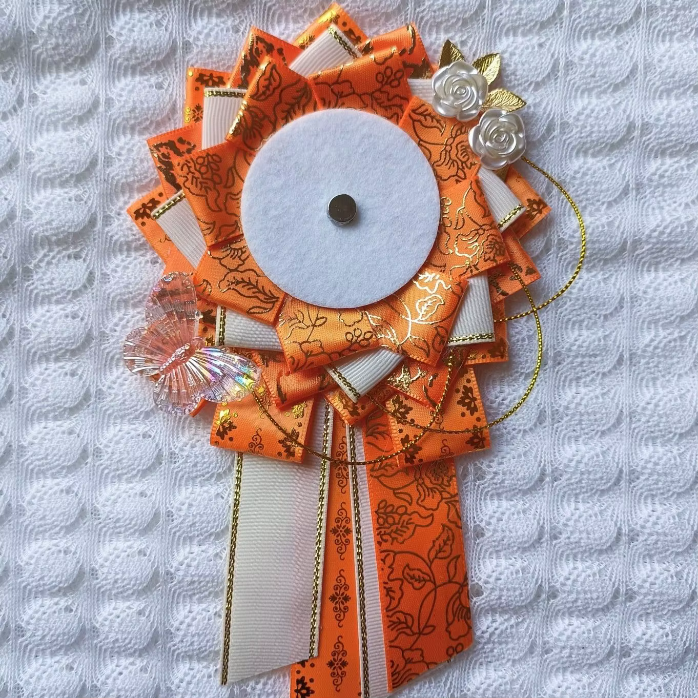 Accessoires de luxe pour sacs Ita. Support de badges orange, base de présentation, ruban pour badge,