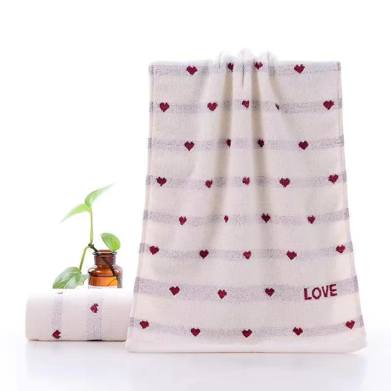 Serviette de toilette douce et absorbante brodée en forme de cœur, 1 pièce, pour le bain et le lavag