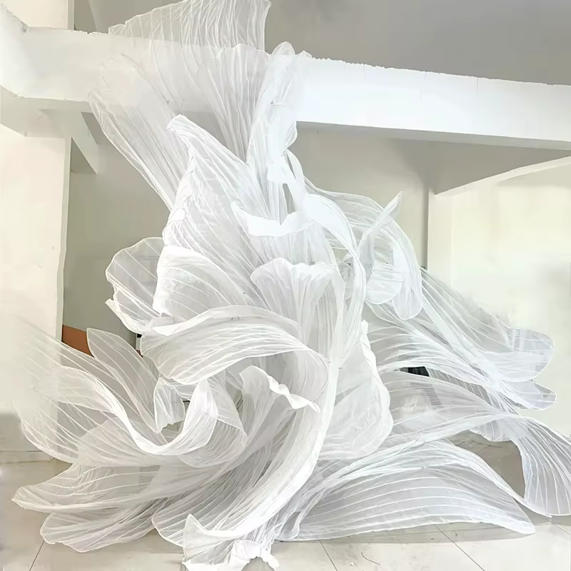 Accessoires de mariage : Guirlandes géantes en organza floral pour décoration suspendue de salle de 