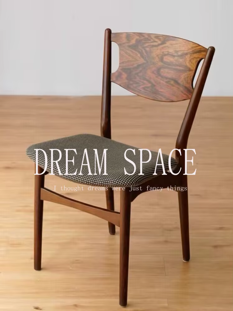 Chaise de salle à manger en bois massif de style médiéval, design danois, avec dossier, en tissu rét
