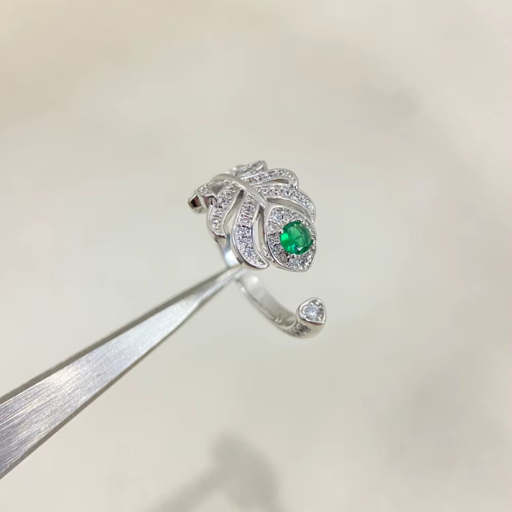 Bague pour femme tendance, design unique, détail plume, accessoire de bijouterie pour femmes élégant