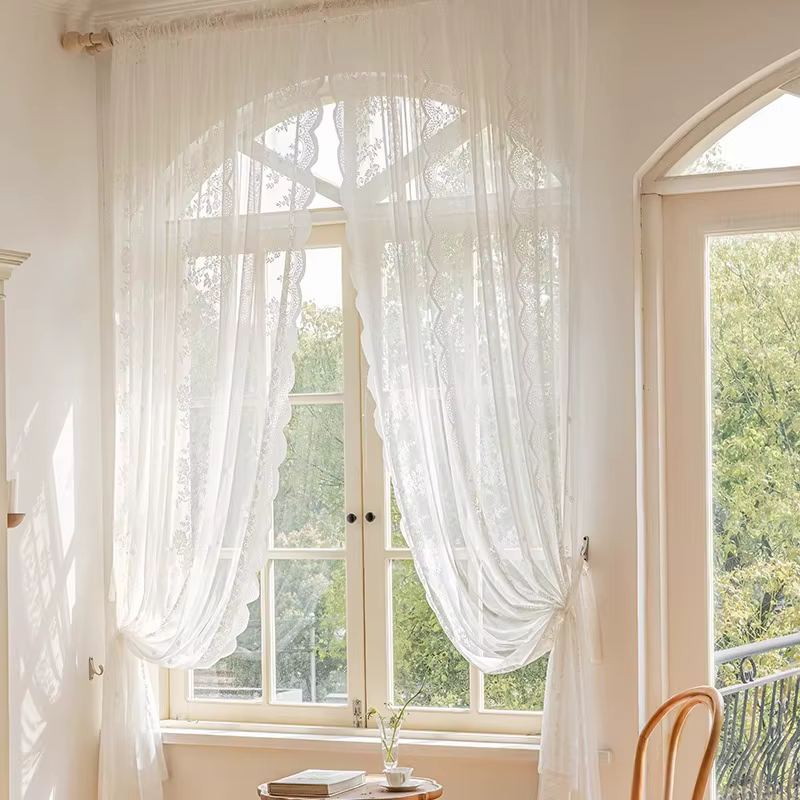 Rideaux transparents en dentelle blanche