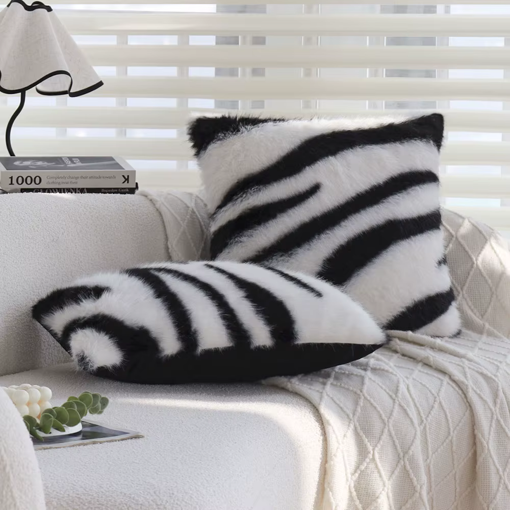 Housse de coussin en fausse fourrure douce