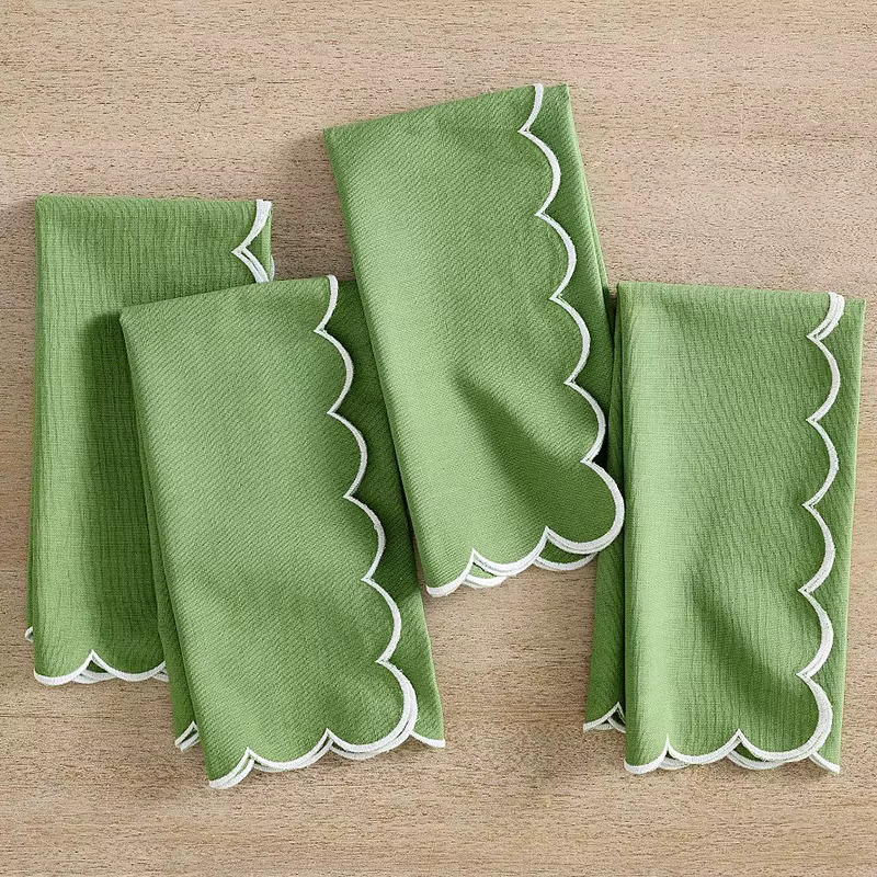 Serviettes en lin à bords festonnés vert sauge