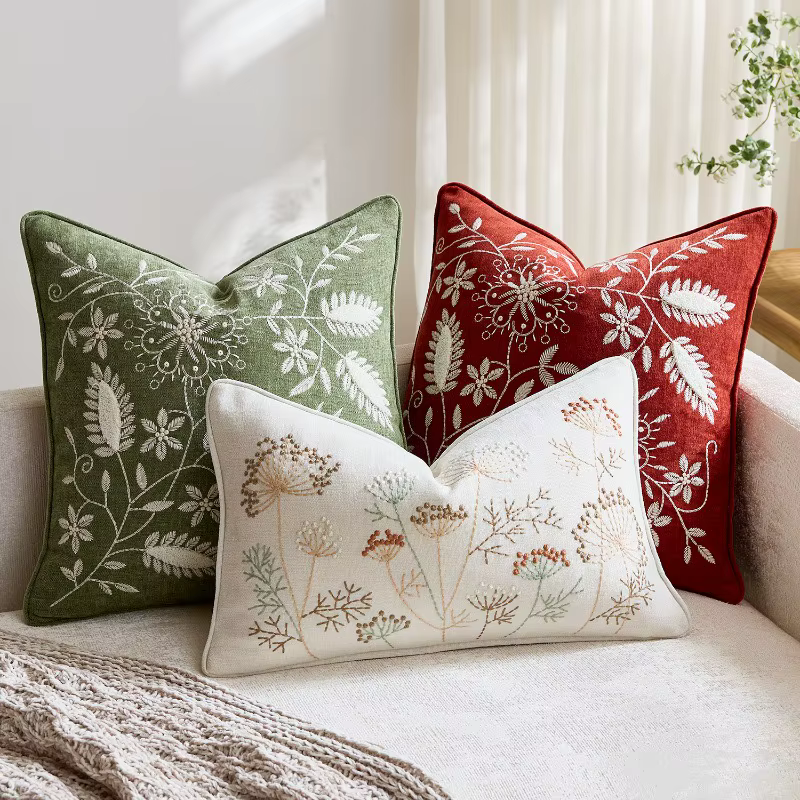 Housse de coussin Cottagecore rustique faite à la main avec broderie florale