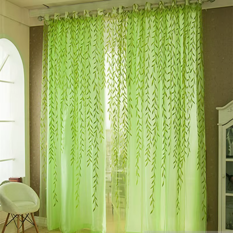 Rideaux de fenêtre de chambre drapés