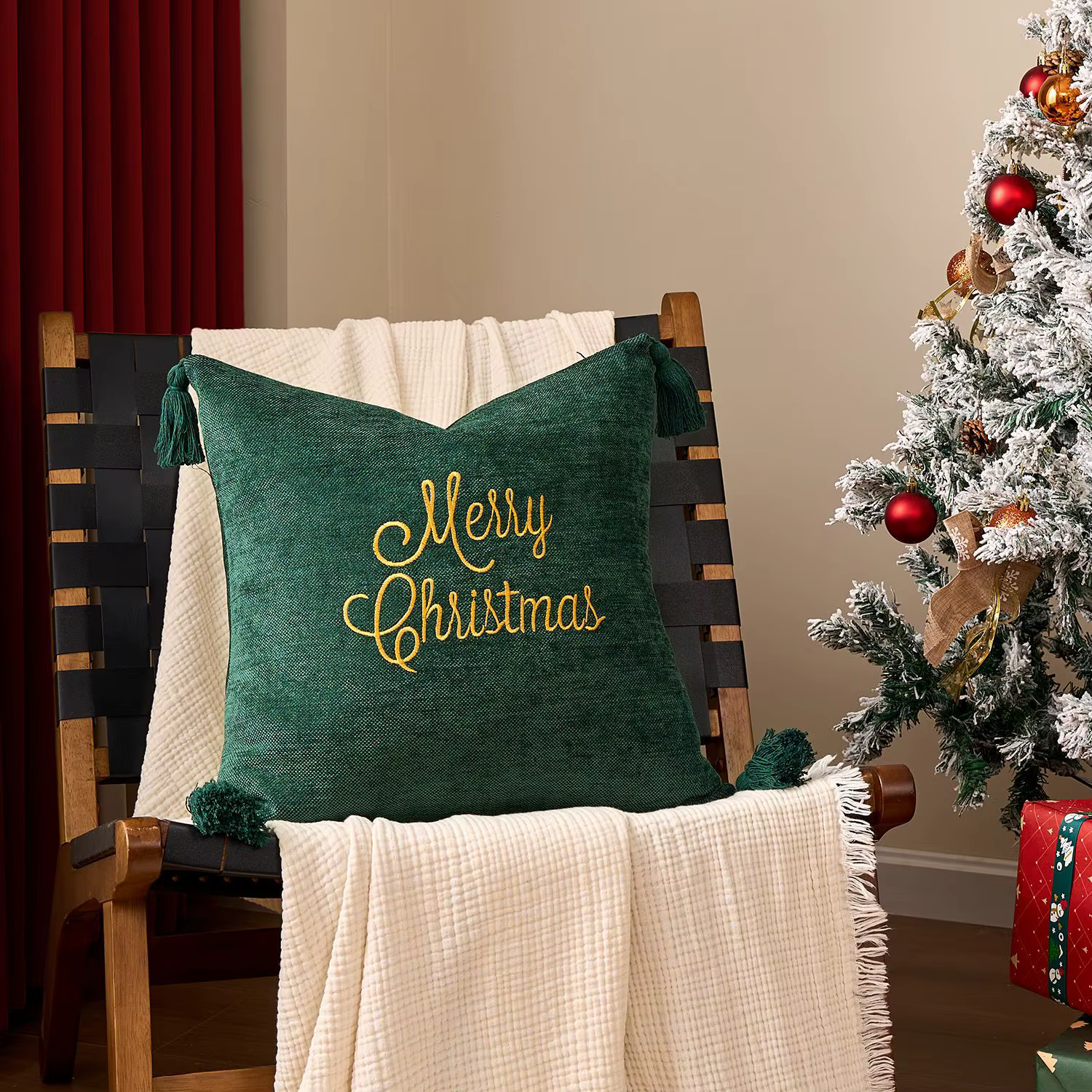 Housse de coussin brodée avec lettres de joyeux noël