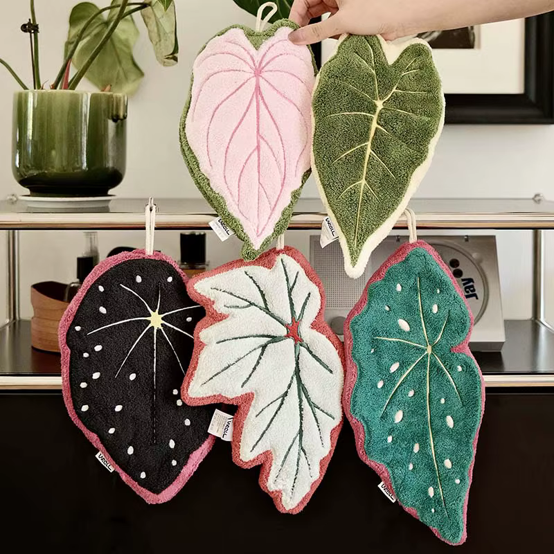Serviettes à main à motifs de feuilles vertes