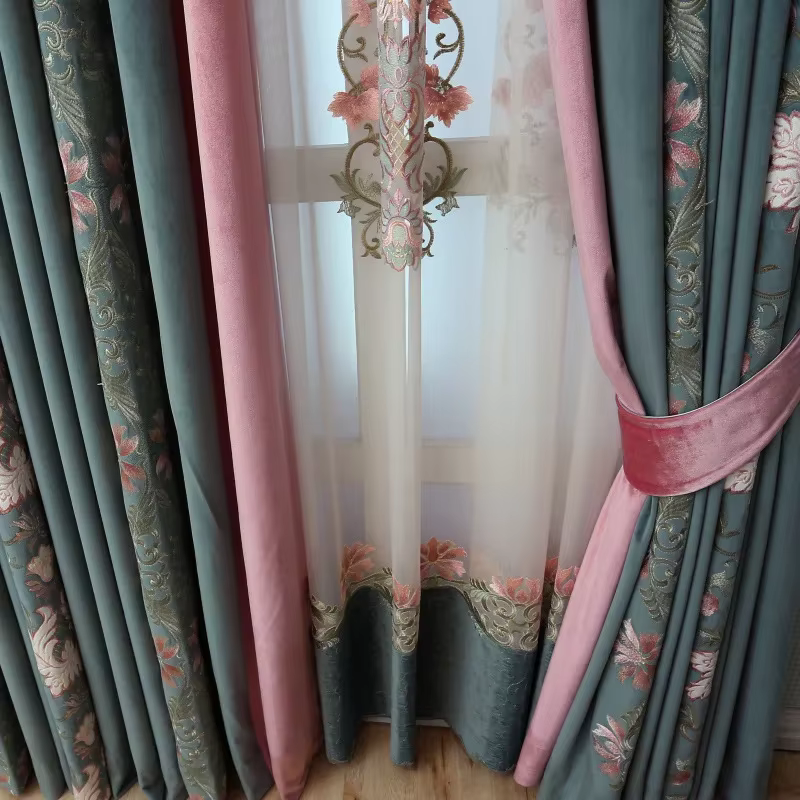 Rideau en tissu brodé en velours avec des appliques de fenêtre au sol
