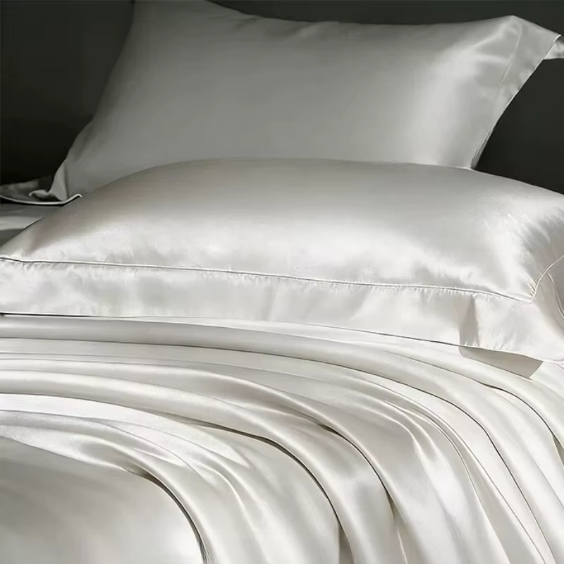 Parure de lit complète en satin blanc pour chambre à coucher