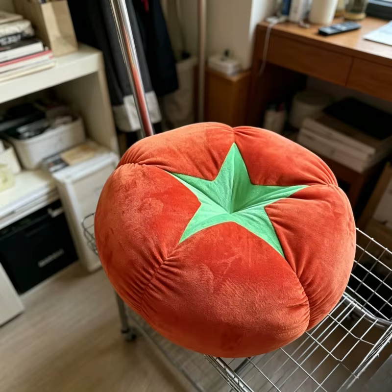 Coussin futon mignon et doux en forme de champignon et de tomate