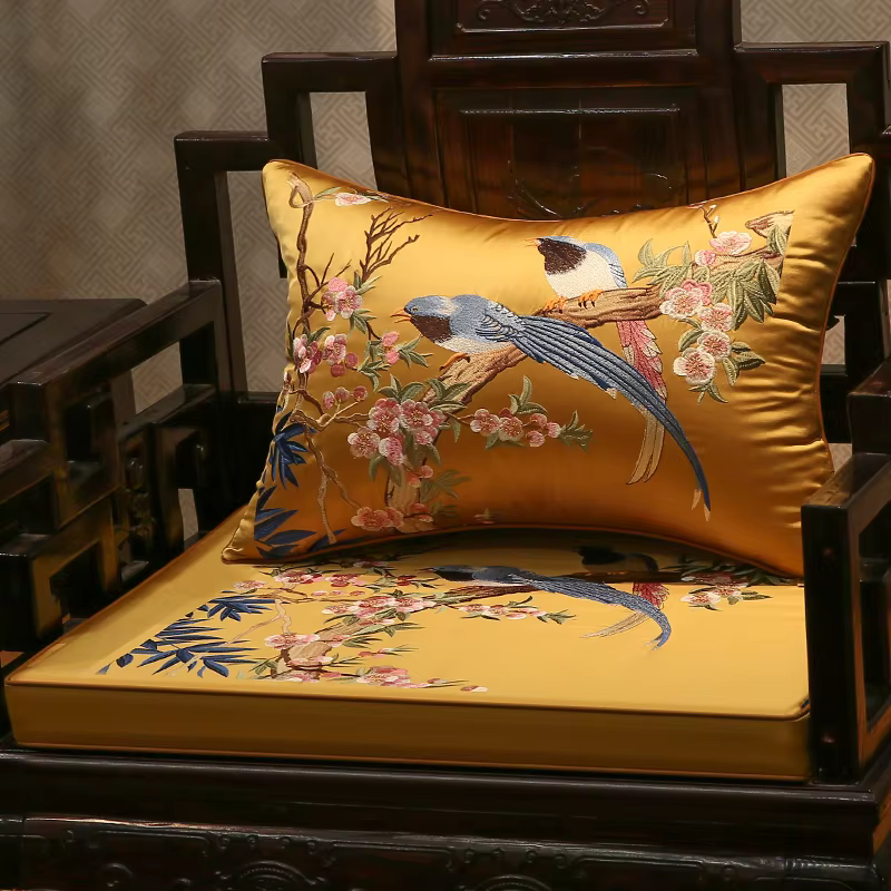 Juste de coussin classique brodée jaune