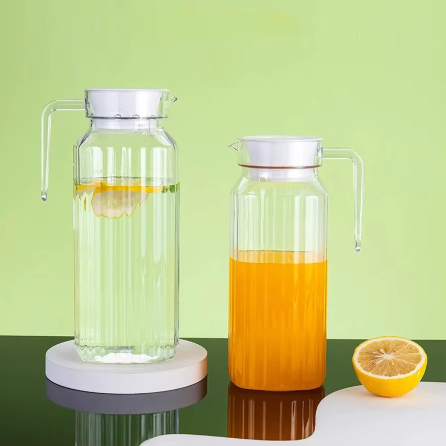 Pichet à eau en plastique Transparent