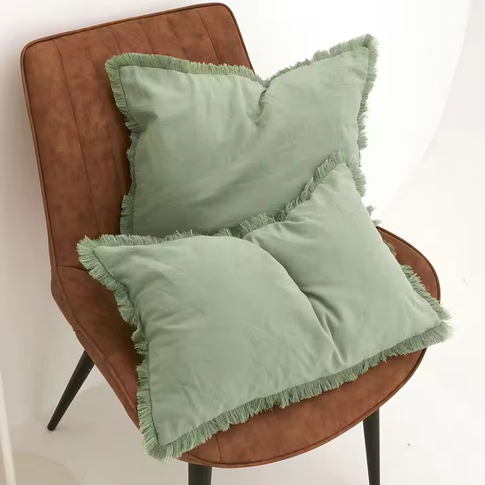 Housse De coussin vert clair avec glands