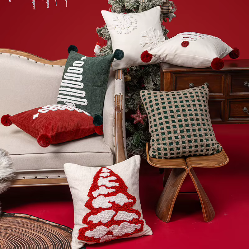 Housse de coussin brodée capitonnée d'arbre de noël géométrique