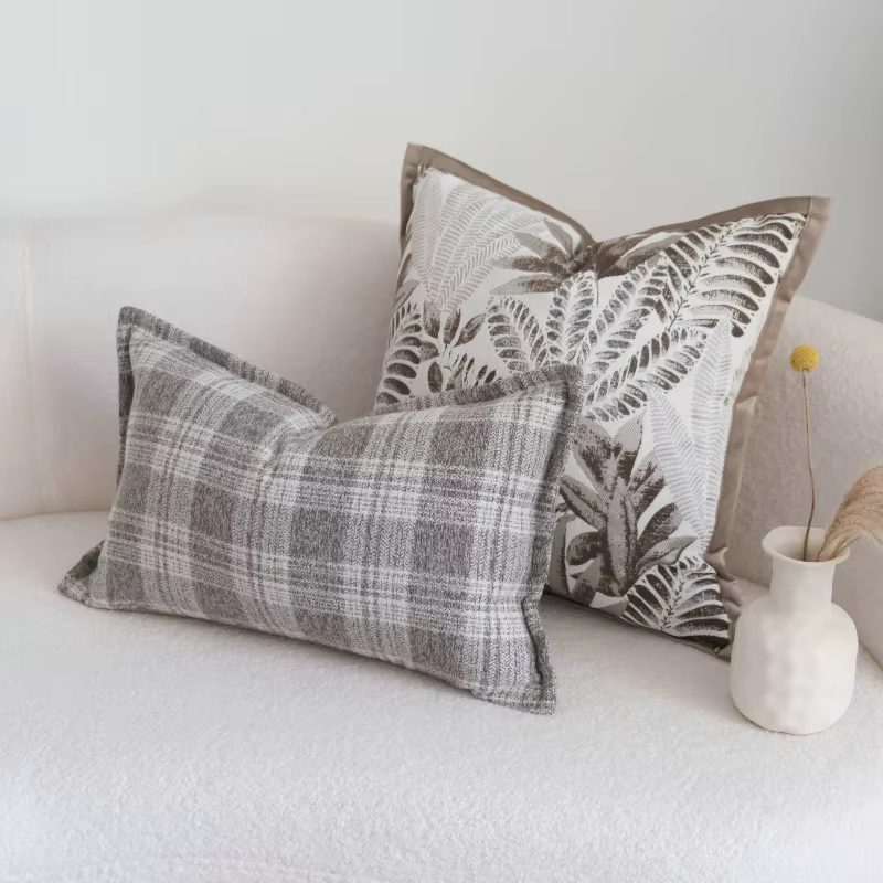 Taie de coussin classique marron grisâtre
