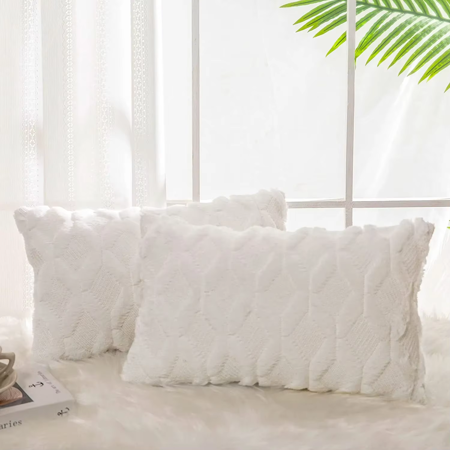 Juste de coussin carrée en peluche blanche