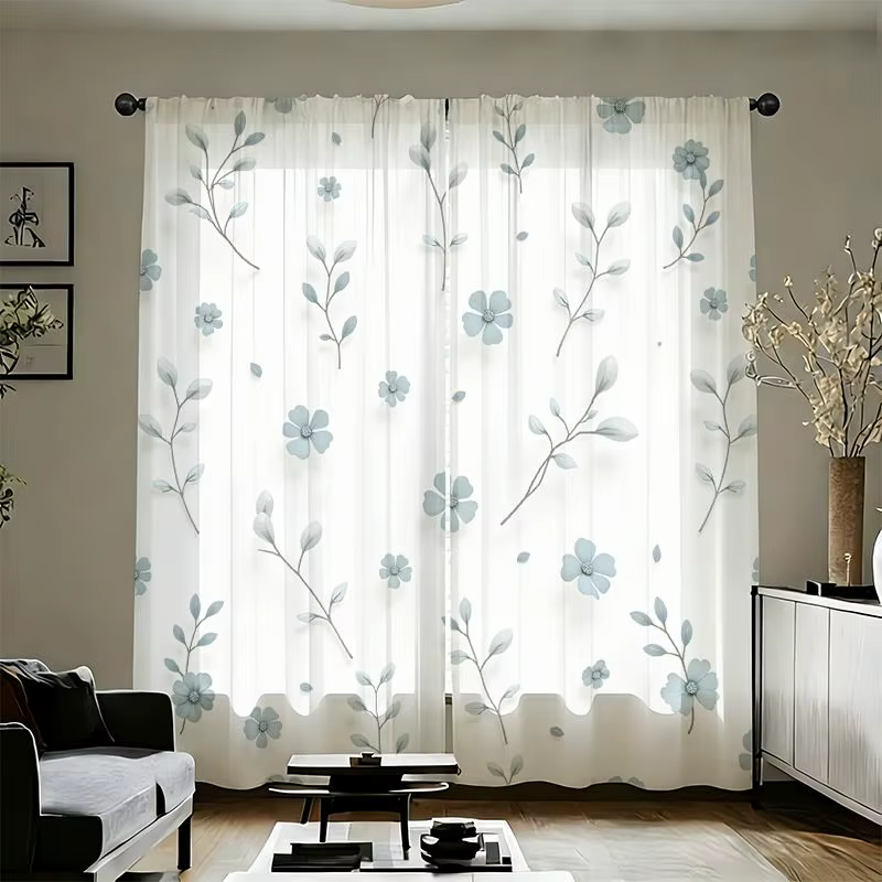 Rideau floral bleu clair semi-transparent simple avec petites fleurs