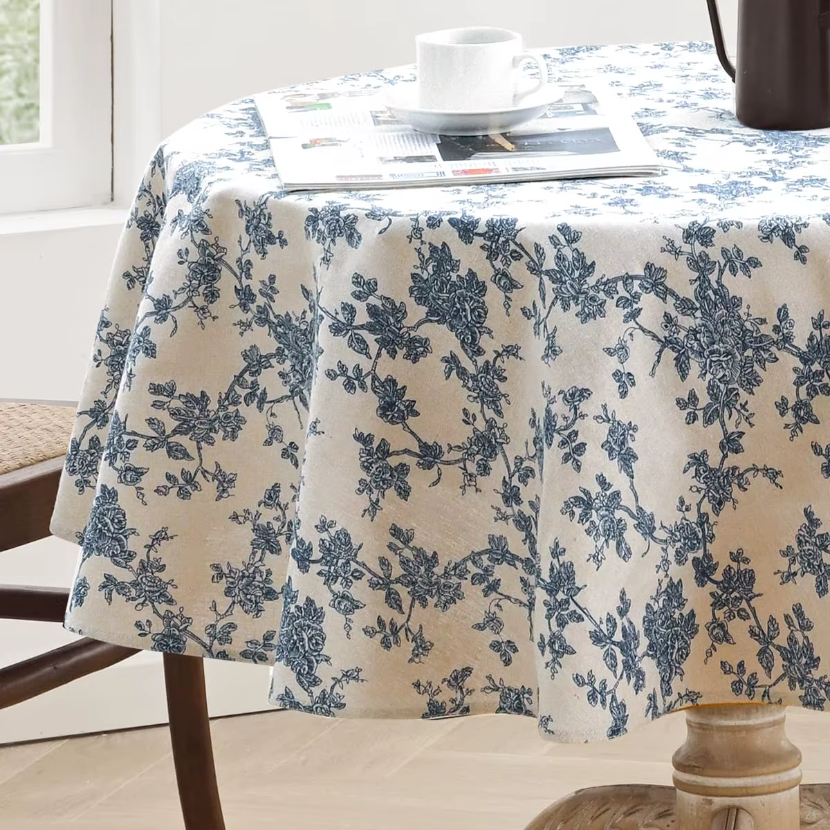 Nappe en coton et lin à fleurs avec pompon