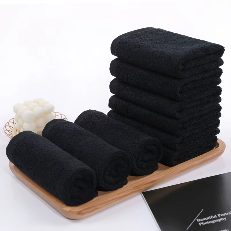 Serviette noire en coton doux pour le visage