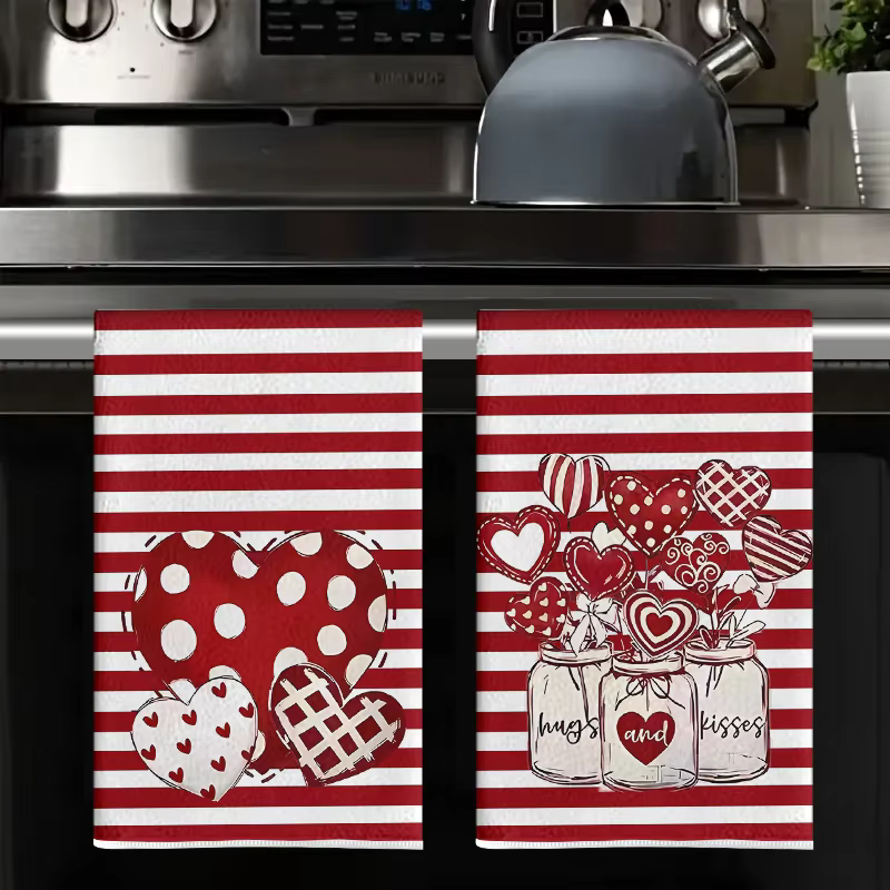 Lot de 2 serviettes de cuisine à rayures rouges et blanches et à pois en forme de cœur pour la Saint-Valentin